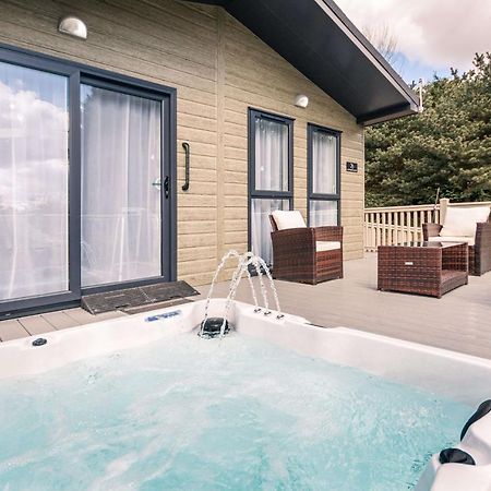 Ashworth Lodge With Hot Tub Barmby on the Moor Екстер'єр фото