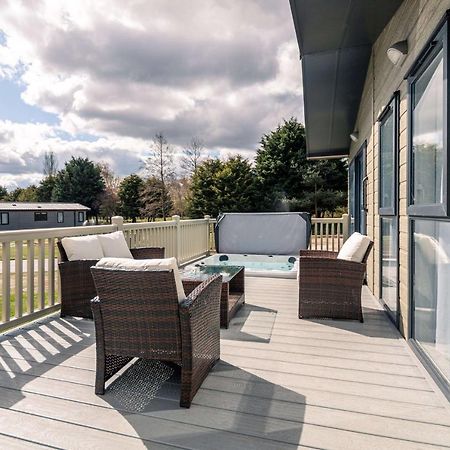 Ashworth Lodge With Hot Tub Barmby on the Moor Екстер'єр фото