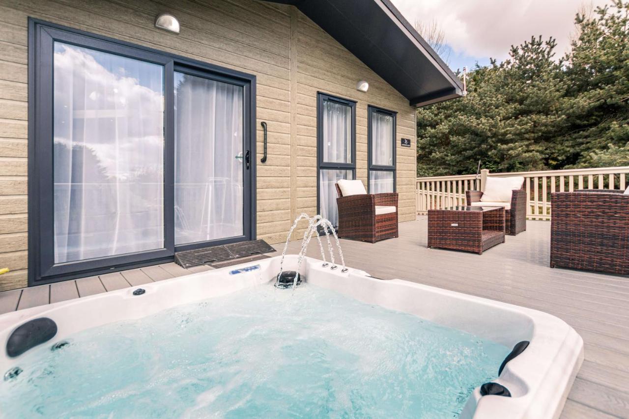 Ashworth Lodge With Hot Tub Barmby on the Moor Екстер'єр фото