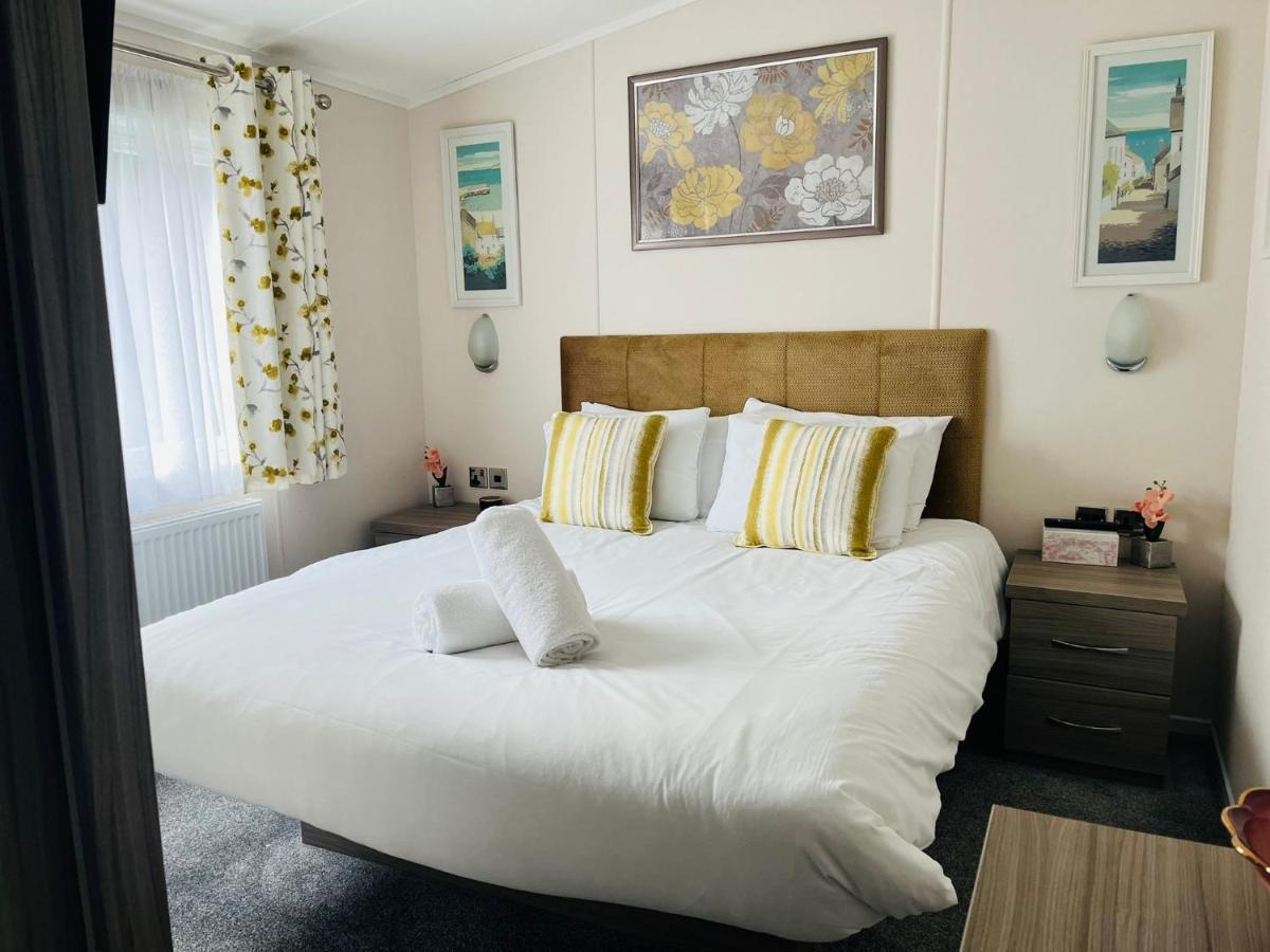 Ashworth Lodge With Hot Tub Barmby on the Moor Екстер'єр фото