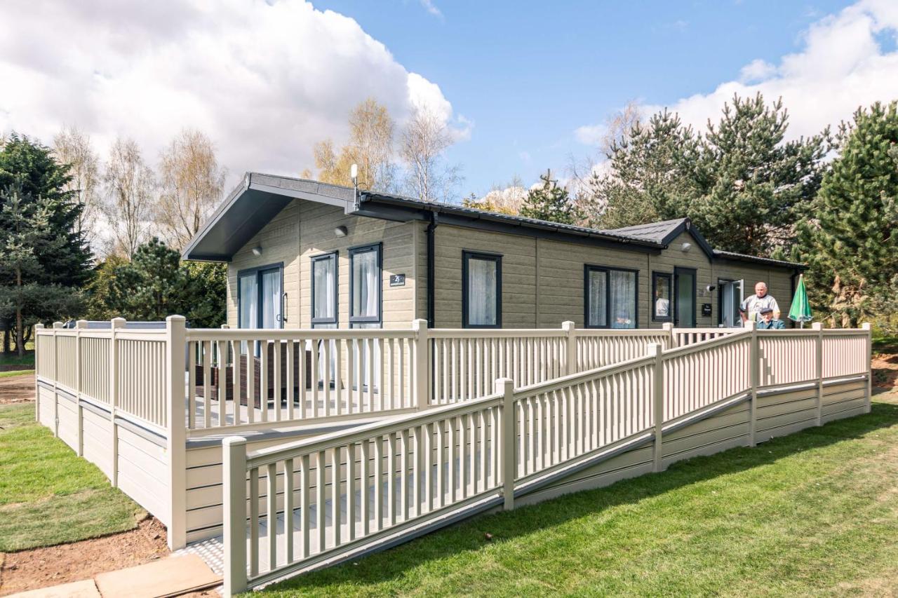 Ashworth Lodge With Hot Tub Barmby on the Moor Екстер'єр фото