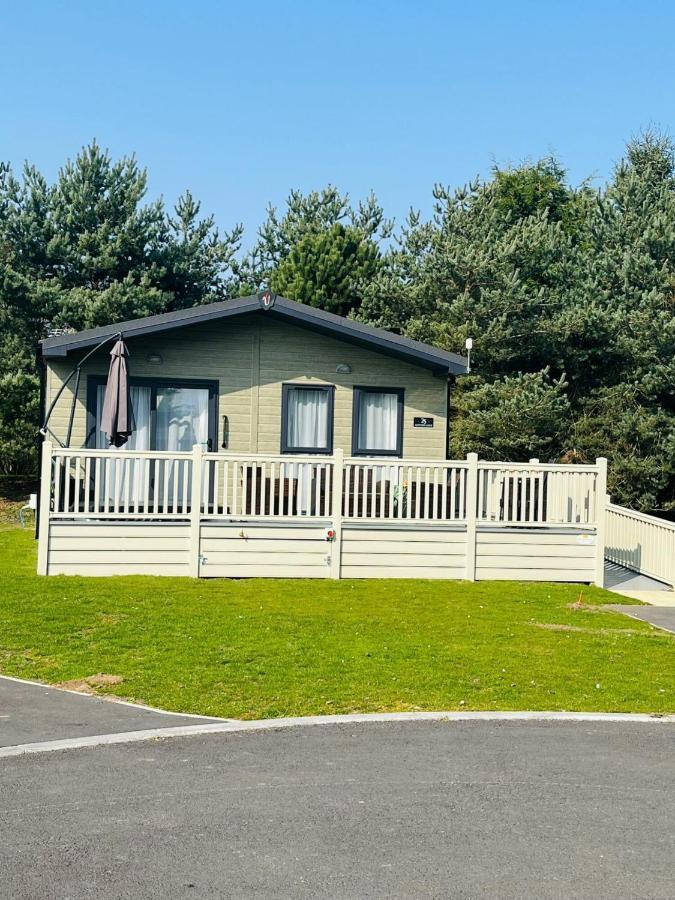 Ashworth Lodge With Hot Tub Barmby on the Moor Екстер'єр фото
